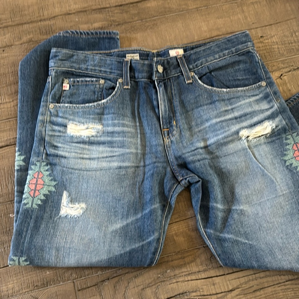 AG size 28 Boyfriend crop